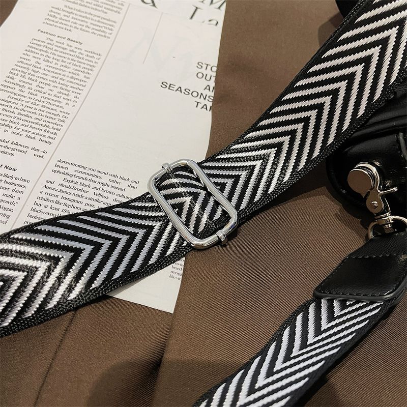 Luxus Frau Brust Mode Quaste Leder große Kapazität Crossbody Sling Frauen Taille Tasche Casual Niet Design Reise Sac_voghion.com