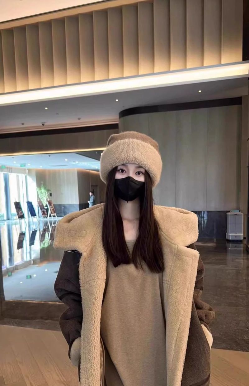 2024 New Melad Coffee Color Sheepskin Mid-Length Hooded Shearling Coat For Women Autumn Winter_voghion.com