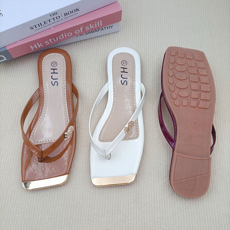 New Simple And Elegant Outdoor Women's Flat Sandals Lightweight Non-Slip Beach Shoes Versatile French Style Toe Clip_voghion.com