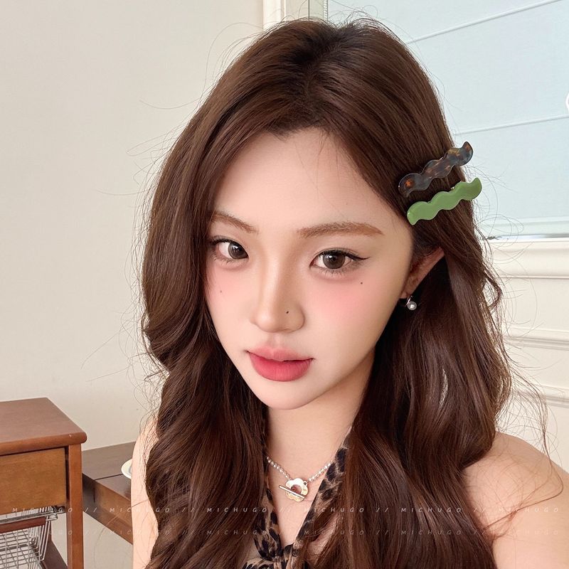 Frangia carina di alta qualità 2025 Nuovo accessorio per capelli con fiore per la fronte in stile coreano, clip con una sola parola per le donne_voghion.com