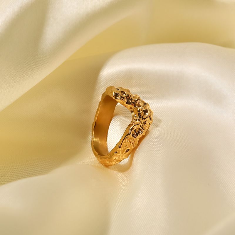 Fashio Versatile Titaium Puk V-shaped Hammer Patter with Gold Plated Stailess Steel Irregular Rig Jewelry for_voghion.com