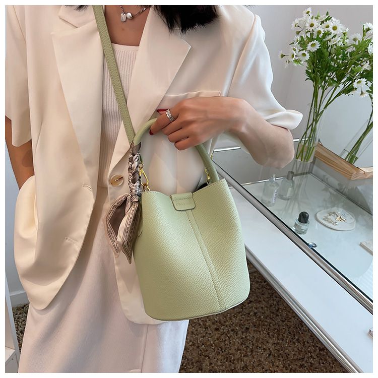 Borsa di alta gamma per le donne nel 2023, nuova borsa a tracolla di nicchia con texture, super morbida e versatile, portatile alla moda_voghion.com