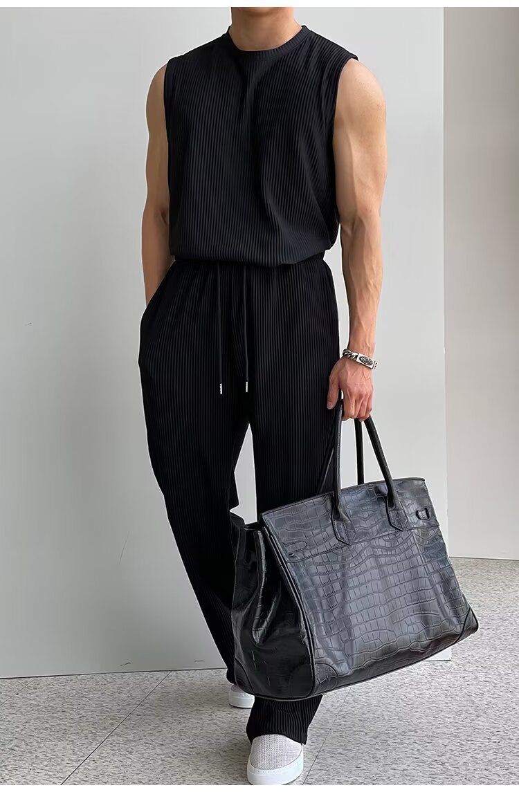 Ärmelloses T-Shirt für Herren in Volltonfarbe, trendige sportliche, lässige Plisseeweste im Sommer im koreanischen Stil, ärmelloses Set_voghion.com