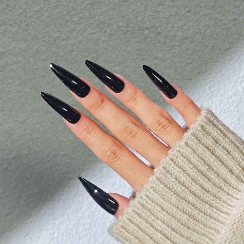 Langes Press-On-Nagel-Set – Mattschwarz und Nude-Farben, extra lange Stiletto-Kunstnägel mit Kleber und Gel-Pads, wiederverwendbare glamouröse Acrylnägel für Frauen_voghion.com
