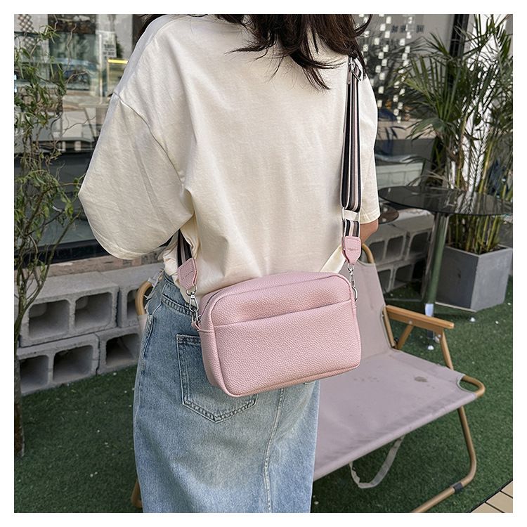 Trendy Damentasche 2023 Neuer grenzüberschreitender Handel Einfarbige PU-Umhängetasche Kleine Damentasche Damen-Umhängetasche Kleine quadratische Tasche_voghion.com