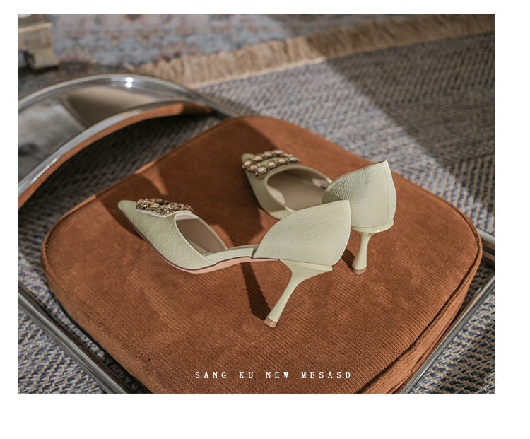 82308 Spitz zulaufende High Heels für Damen Stiletto-Absätze 2024 Frühjahr und Sommer im neuen Stil mit quadratischer Schnalle und großem Strasssteinen, französische Hohlschuhe_voghion.com