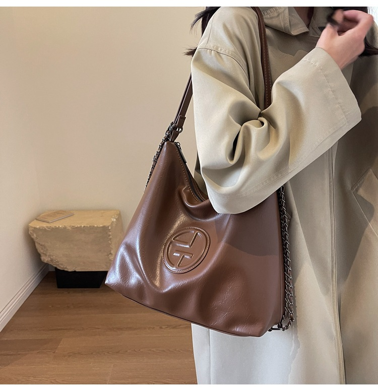 2024 Light Luxury Creative Women's New Cool And Trendy Saddle Bag Fashion Large Capacity Shoulder Bag Solid Color Handbag_voghion.com