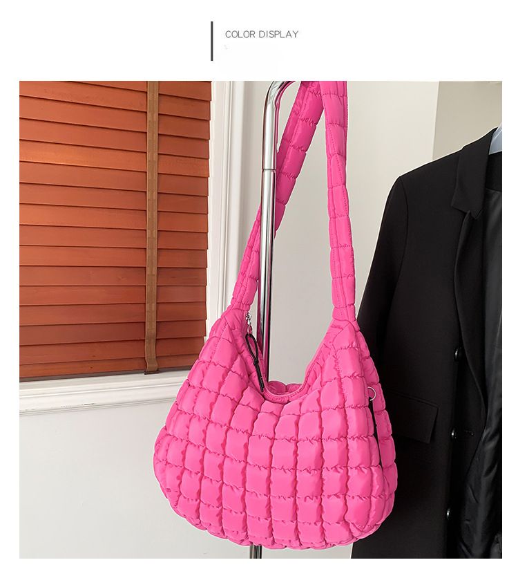Cloud Bag Wrinkle Bag per le donne 2024 Nuove borse alla moda Hobos di grande capacità in nylon casuall borse a tracolla Bubble Crossbody Pack_voghion.com