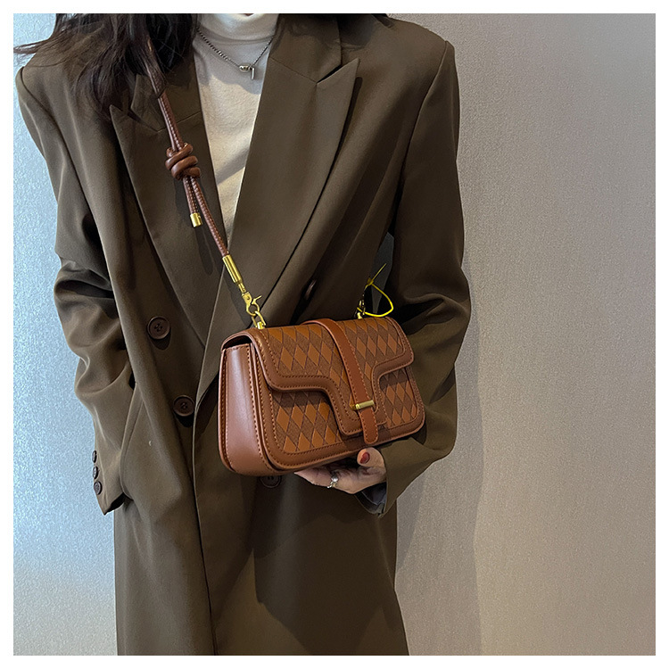 Baigou Women's Bag New Trapezoidal Saddle Bag Women's Rhombus Messenger bag European and American popular Wizard of Oz women's bag_voghion.com