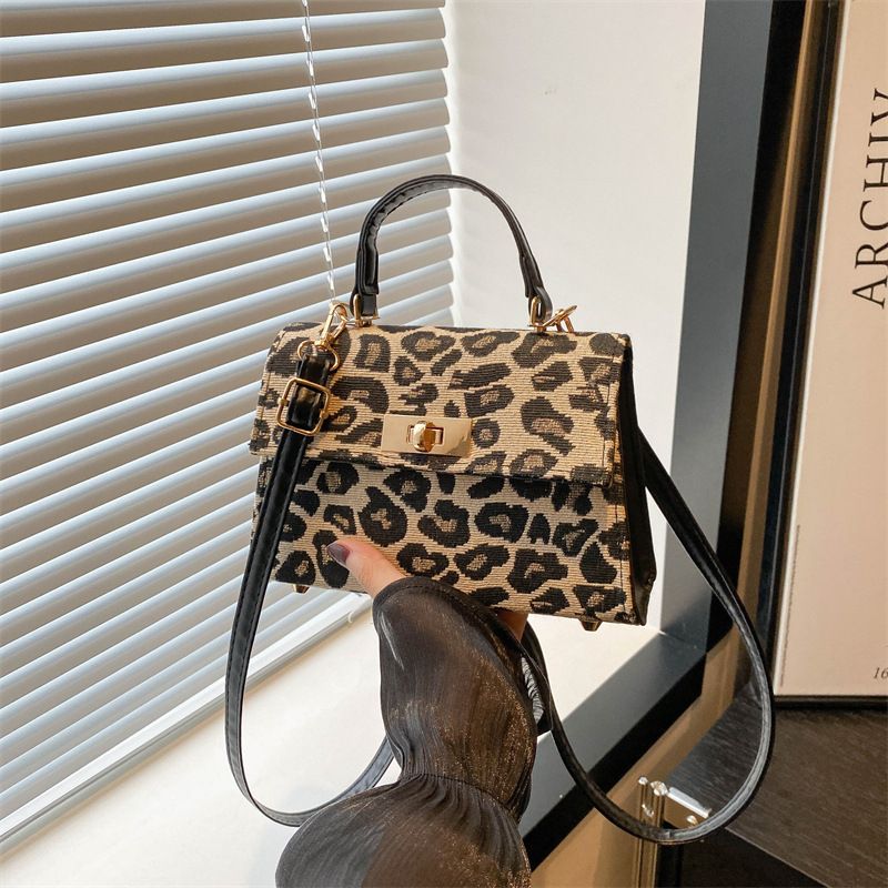 Trendy Spring/Summer New Shoulder Fashion 2025 Simple And Elegant Casual Textured Crossbody Small Square Bag For Women_voghion.com