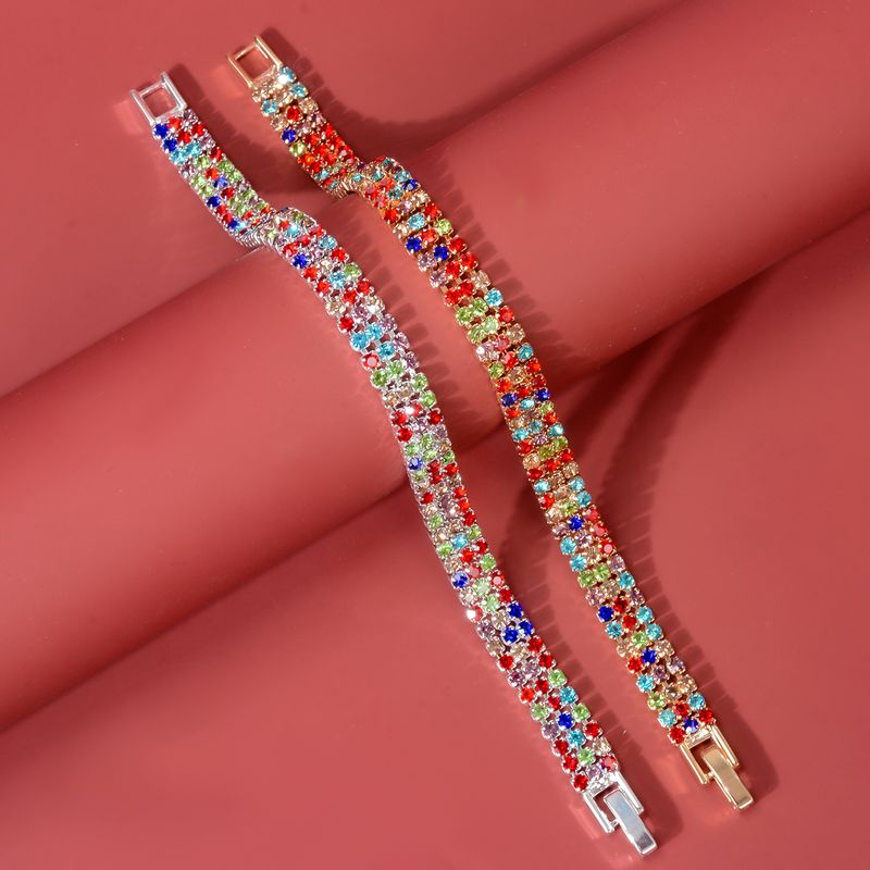 Fabbrica di braccialetti versatili con strass personalizzati e colorati per donne alla moda_voghion.com