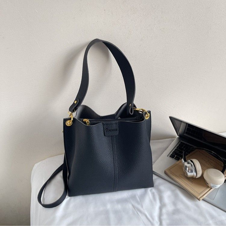 Borsa a tracolla grande e capiente da donna, modello secchiello, 2025, nuova moda autunnale, versatile, con tracolla larga e semplice texture_voghion.com