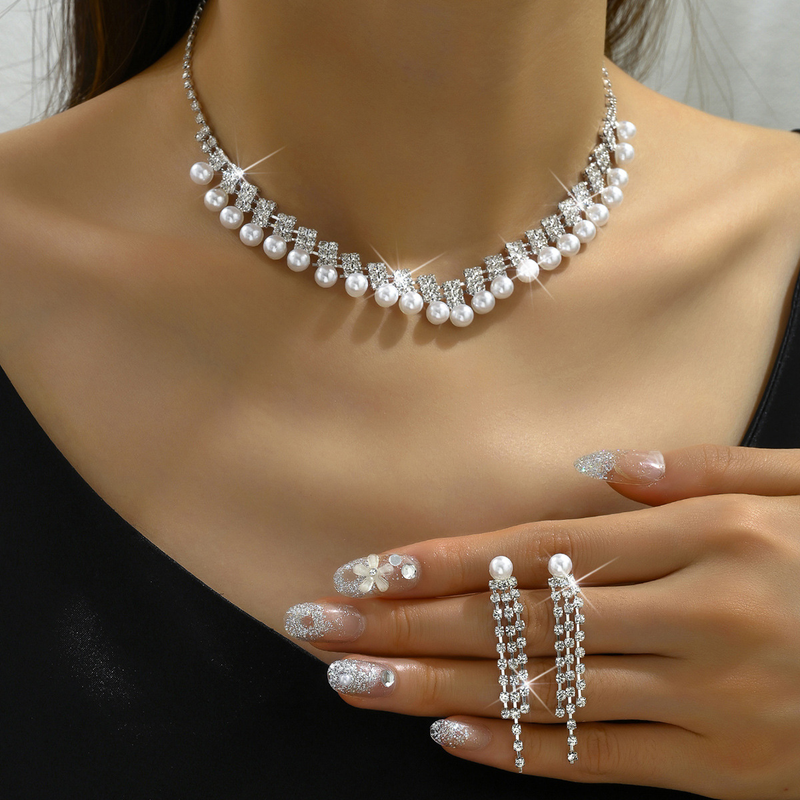 Nuovo set di orecchini con collana di strass di perle finte da donna, lusso leggero, di nicchia e versatile_voghion.com