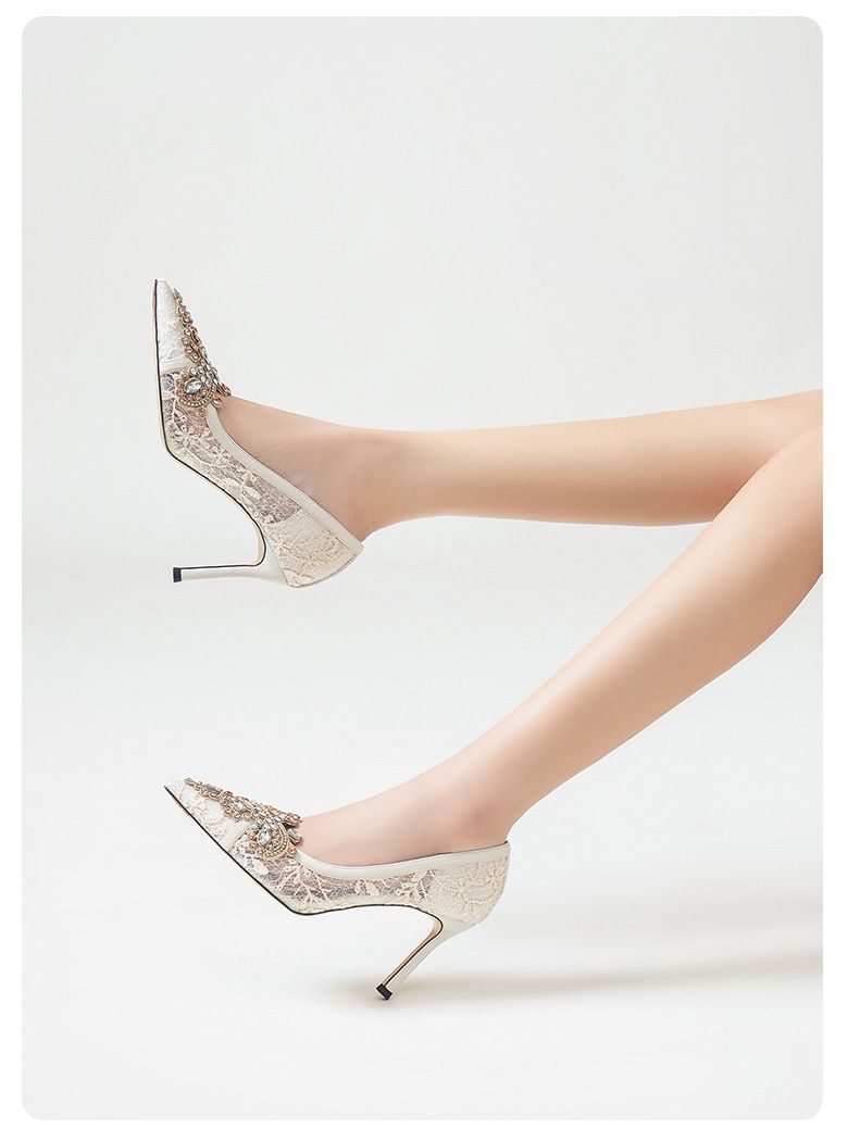 Atemberaubende weiße High Heels für Frauen im neuen französischen Stil, elegante Prominente mit Strasssteinen, spitze Zehenpartie, Brautschuhe_voghion.com