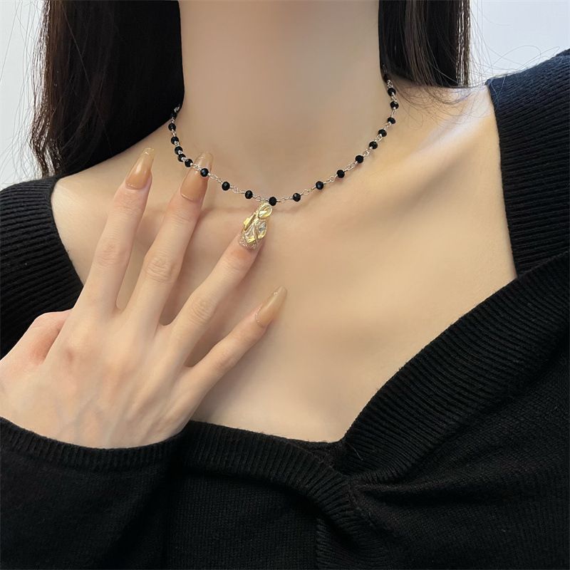 Süße, coole, doppelt gestapelte Halskette mit schwarzem Edelstein für Damen, Nischen-Premium-Design, Schlüsselbeinkette, Spice Girl-Halskette, Gezeiten-Accessoires_voghion.com