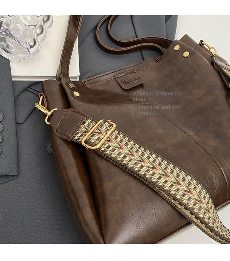 Tote per pendolari retrò di grande capacità in Europa e negli Stati Uniti 2023 nuova tracolla a tracolla con tracolla larga con texture a mano_voghion.com