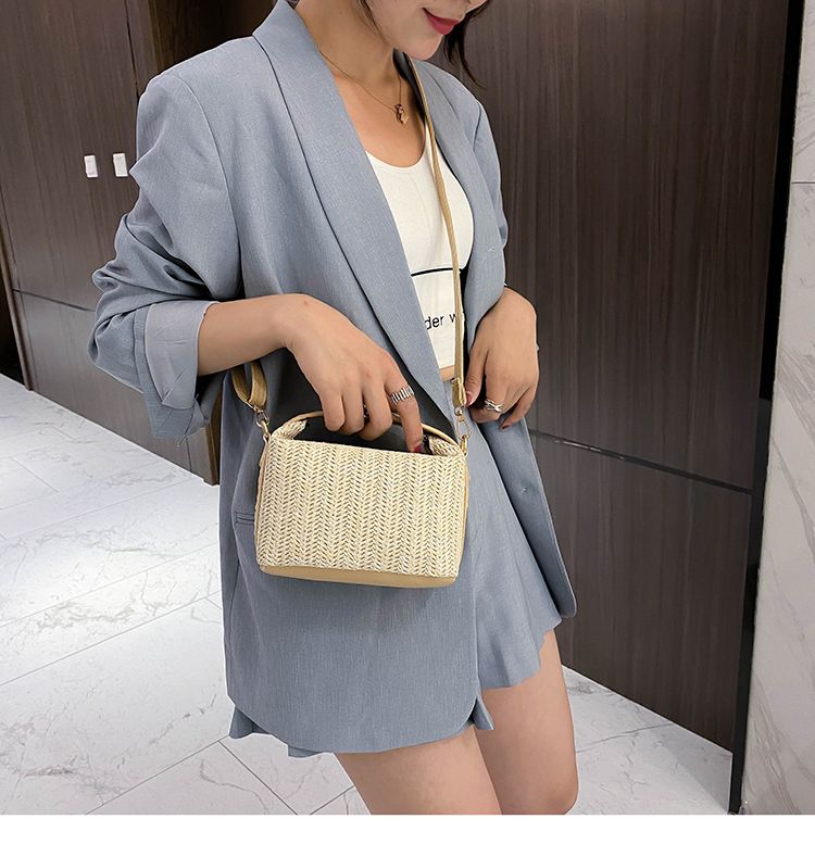 2024 Nieuwe lente/zomer kleine tas voor dames Trendy Koreaanse editie Veelzijdige crossbody tas Eenvoudige en frisse handtas met één schouder van grasweefsel_voghion.com