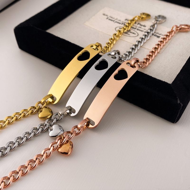 Bracciale in acciaio al titanio con superficie liscia in acciaio inossidabile con scritta "Love Hollow" e incisione su nicchia per donna_voghion.com