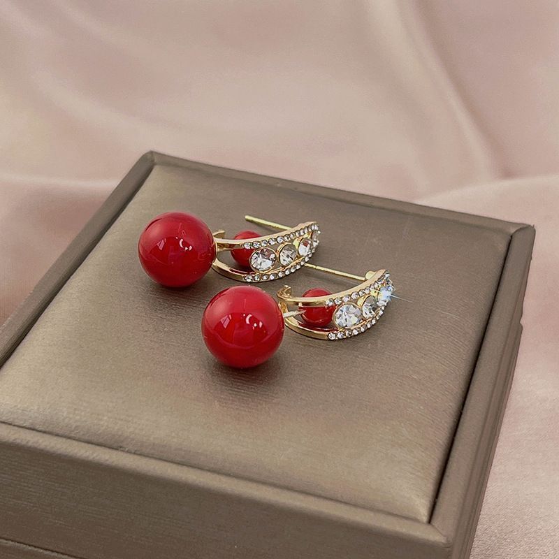 A light luxury design with multiple zircon red pearl for autumn winter, high-end temperament and versatile earrings_voghion.com