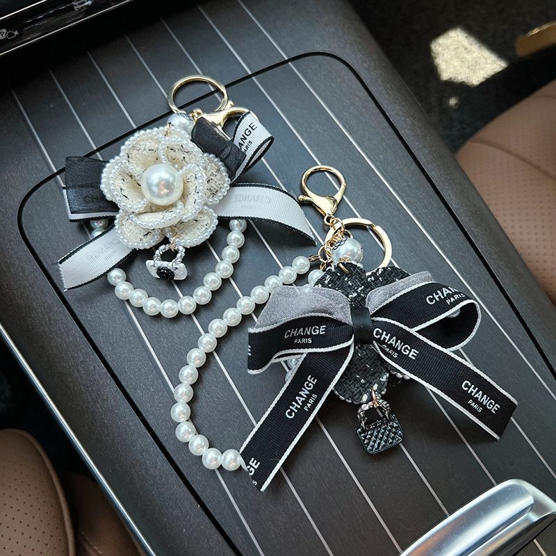 Kotiosad ja tarvikud Creative Camellia Bow Bag Ripats Võtmehoidja Mood Pearl Chain Auto võtmehoidja Naiste sõrmus_voghion.com