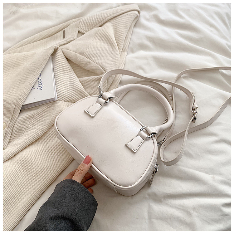 Versione coreana Texture 2024 Nuova nicchia Borsa quadrata portatile piccola Borsa a tracolla singola alla moda Borsa da bowling per donna_voghion.com