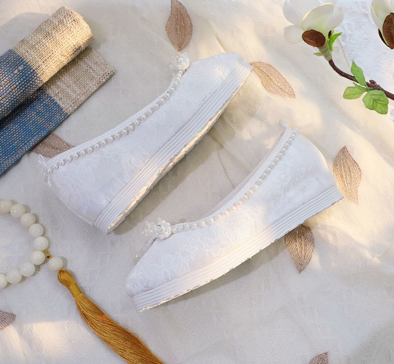 Damenschuhe für den Sommer, neuer Stil, antiker Stil, passende antike Kostüme, bestickte Damenschuhe, Schuhe mit erhöhter Quaste_voghion.com