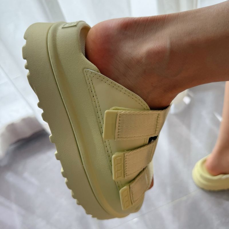 Neu Sandalen mit dicken Sohlen U Home Sommer Neuer Stil Glänzender goldener Klettverschluss Lässige rutschfeste Hausschuhe mit_voghion.com