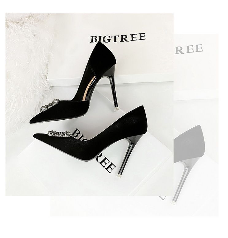 1363-K83 Bankett Dünne Absätze Verdicktes Wildleder Spitz Seitlich Hohl Metall Wasser Diamant Schnalle Ultra High Heel Einzelschuhe_voghion.com