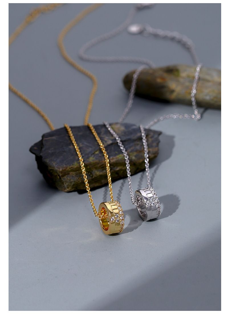 Colar de contas da sorte de cintura pequena incrustado com diamante de cobre engrenagem geométrica redonda pingente de contas colar de casal_voghion.com
