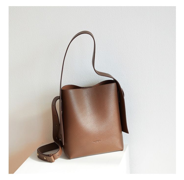 Lemon Koko Women's Bucket Bag – Large Capacity Stylish Shoulder Tote For Work & Travel, Vintage PU Handbag With Zipper Closure (Black/Taupe)_voghion.com