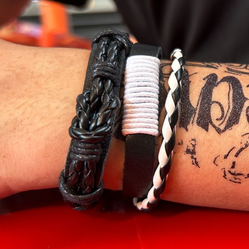 Bracciale da uomo in pelle PU elasticizzata intrecciata a doppio strato, in bianco e nero, alla moda_voghion.com