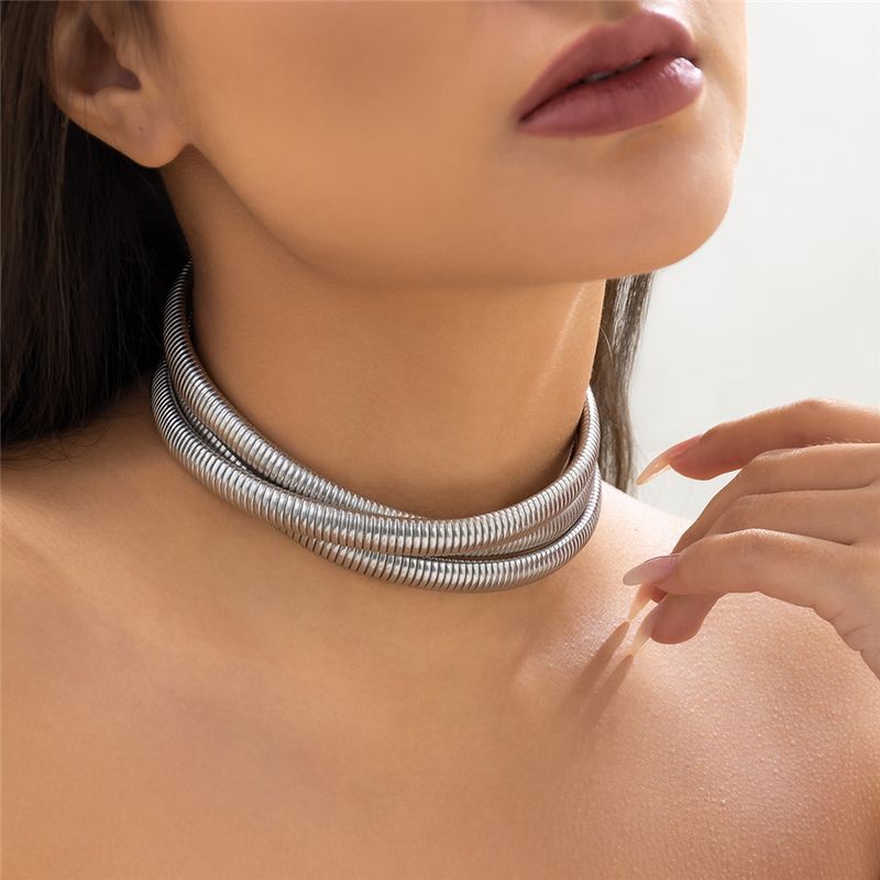 2025 New Arrivals Ingemark Exaggerated Chunky Heavy Metal Twisted Torques Choker Necklace for Women Spiral Big Chain Grunge Jewelry_voghion.com