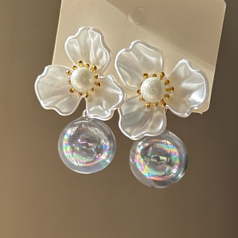 Orecchini con perle e diamanti in argento con frange a forma di fiore, orecchini di nicchia, temperamento atmosferico, orecchini di lusso leggeri e di alta gamma._voghion.com