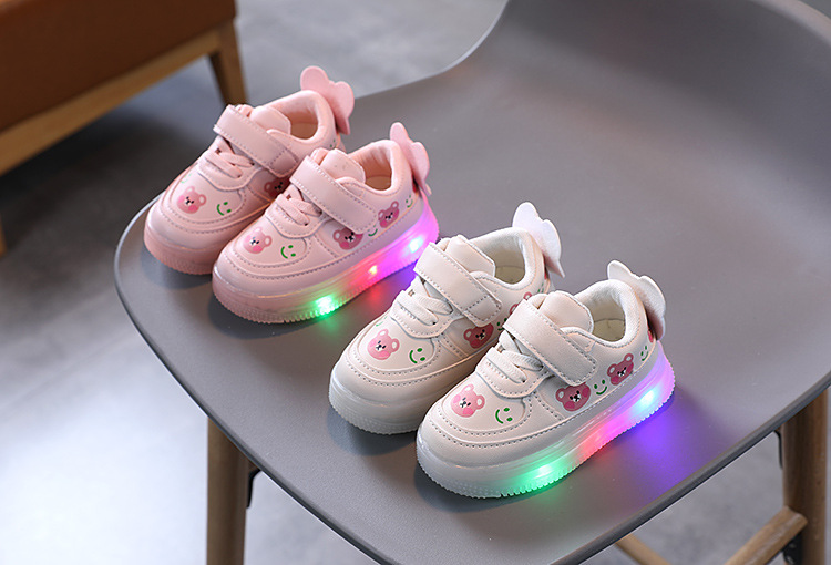 Roupas infantis Primavera e outono tênis de bebê para meninas de 1 a 6 anos 3 meninos sapatos iluminados sapatos para crianças bebês sola macia sapatos brancos da moda_voghion.com