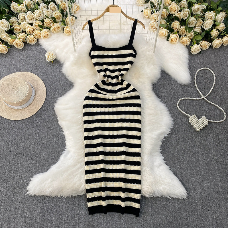 Abito da donna a righe in maglia con bretelle, gonna lunga per le vacanze, snellente per il temperamento e per i fianchi_voghion.com
