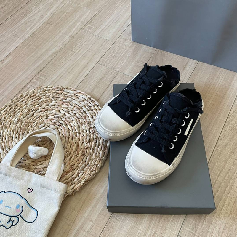 2023 Novo Modelo B Família Bonito Rosa Desgastado Lona Biqueira Redonda Cadarço Raso Respirável Meio-deslizamento Sapatos Femininos_voghion.com