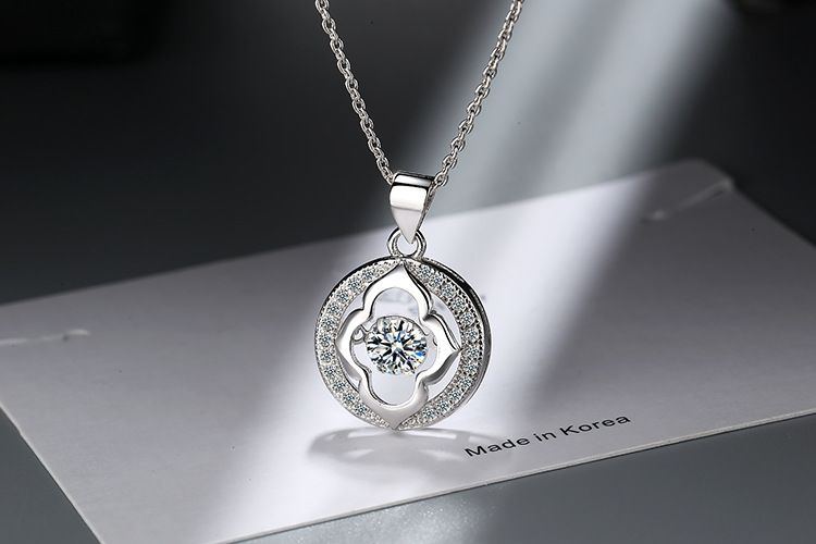 Beating Heart Necklace Women's Diamond Six pointed Star Pendant Five pointed Star Short Clavicle Chain Pendant_voghion.com