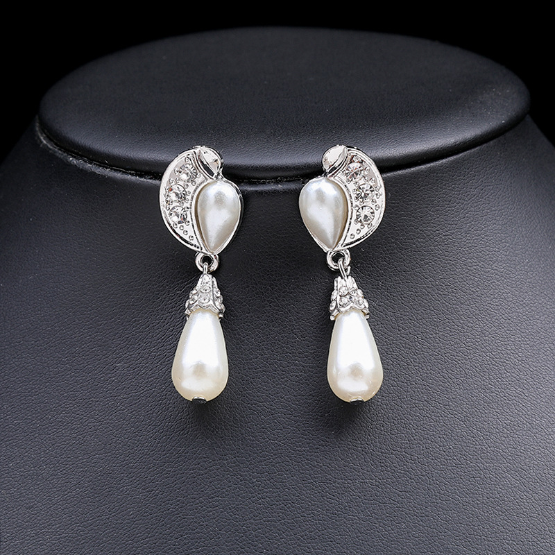 Orecchini con collana di perle multistrato Accessori per abito da sposa in due pezzi Premium_voghion.com