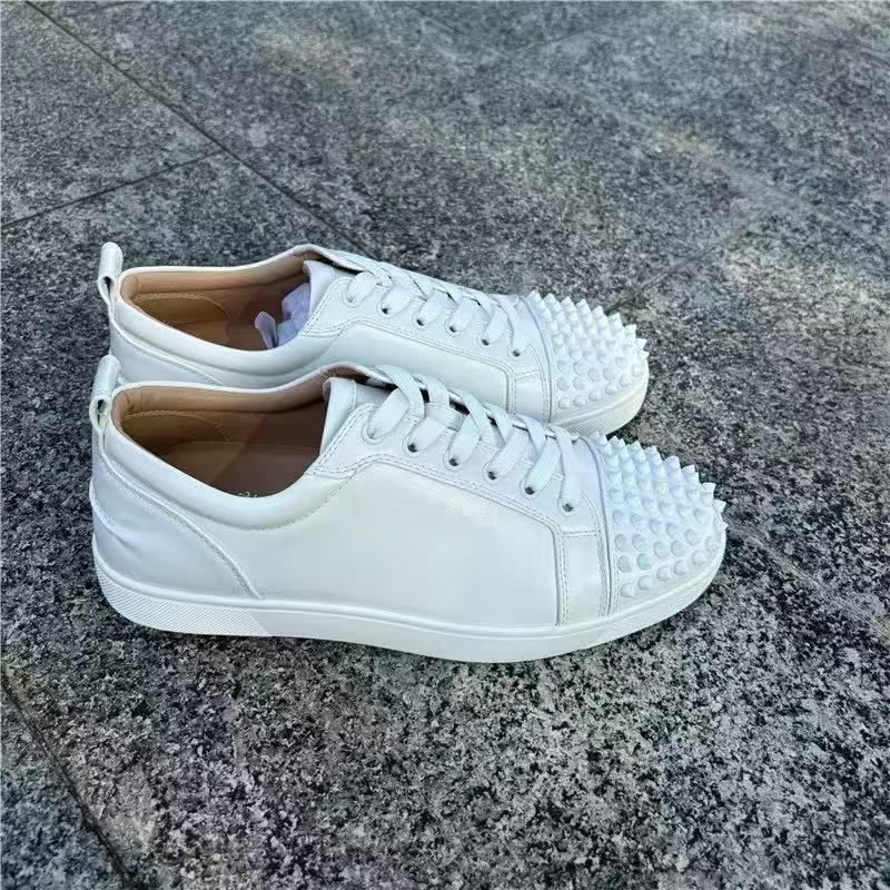 Scarpe con suola rossa 2025 per uomo e donna, stile casual nero con lacci, versatili scarpe con rivetti_voghion.com