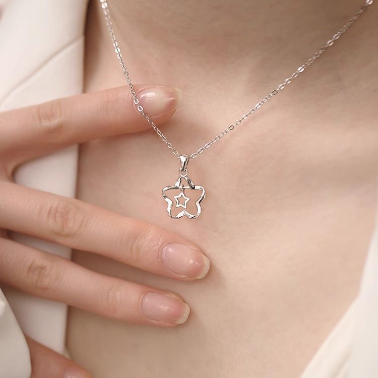 Collana con ciondolo a forma di stella con fiore in argento da donna, moda di nicchia, design leggero e lussuoso, regalo per la migliore amica_voghion.com