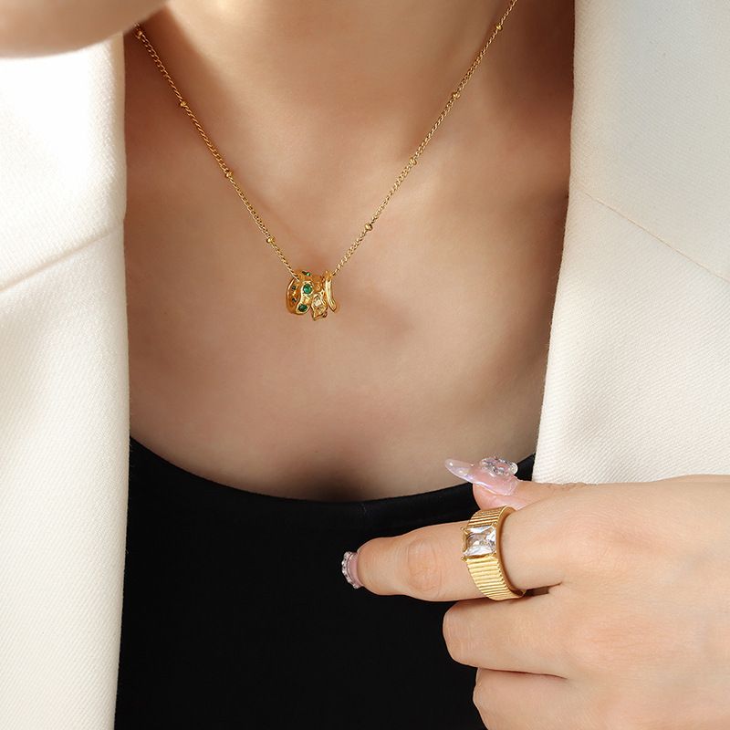 Elegante collana estiva corta con ciondolo multi-anello in stile INS per donna, catena per clavicola in acciaio al titanio di grande vendita_voghion.com