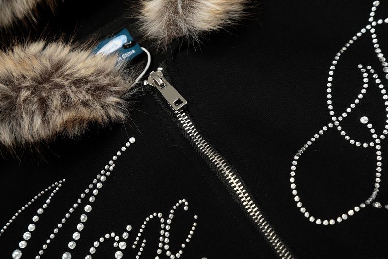 Moletom com capuz e zíper de inspiração vintage com gola de pele sintética e letras bordadas, corte curto de cintura alta, preto, M-GG, pulôver retrô de streetwear Y2K_voghion.com