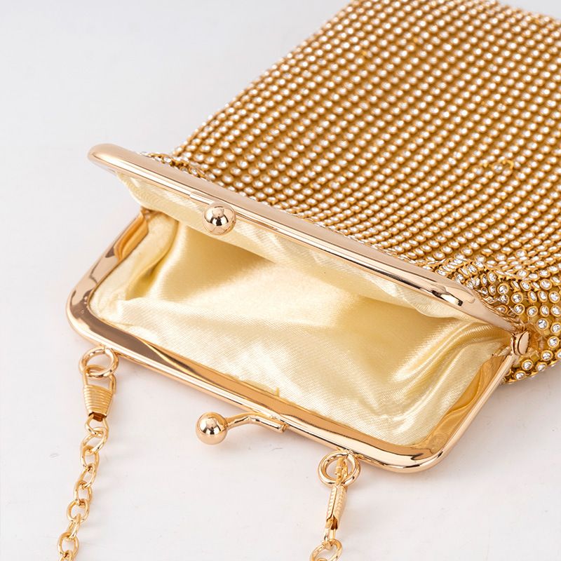 2024 Strass Abendlicht Magnetische Geldbörse Damen High-End Kette Bankett Nischen Design Umhängetasche_voghion.com