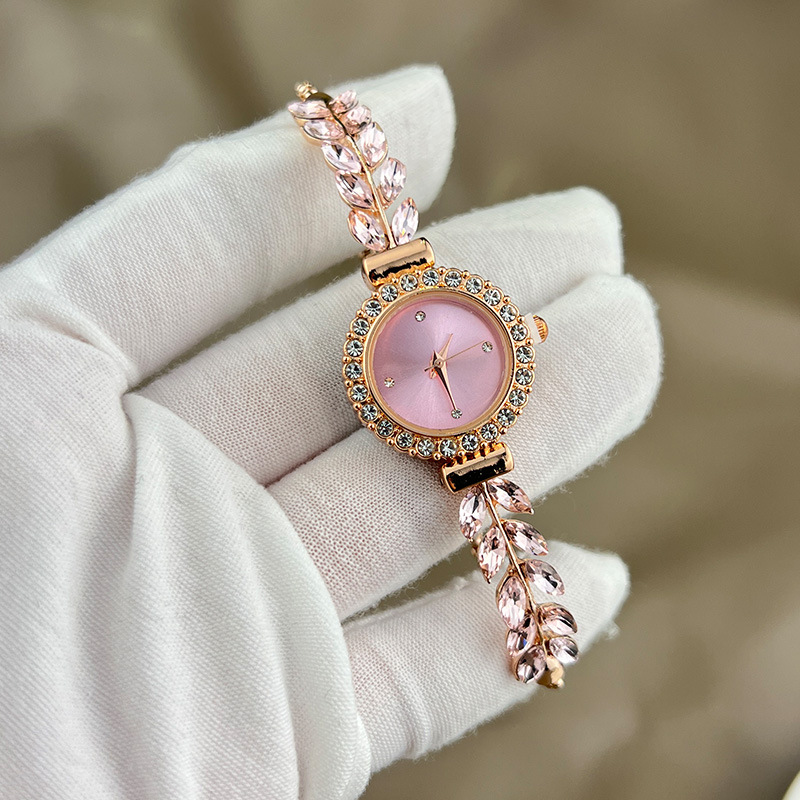 Orologio da donna rotondo con foglia di diamante della nuova moda 2023 con quadrante semplice e tavolo regalo con regolazione gratuita_voghion.com