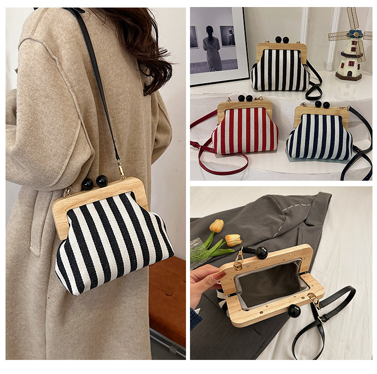 2024 Borsa da donna nuova Borsa a tracolla in tela con clip in legno a righe Borsa a tracolla con una spalla alla moda e raffinata_voghion.com