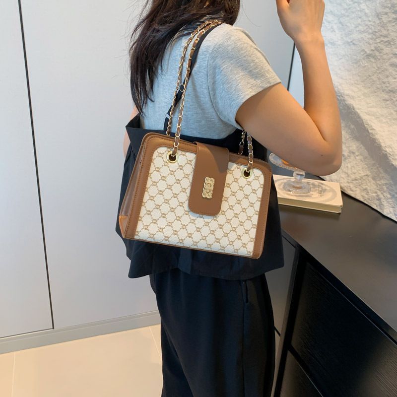 Borsa a tracolla casual elegante e raffinata, piccola, quadrata, da donna, tendenza 2024_voghion.com