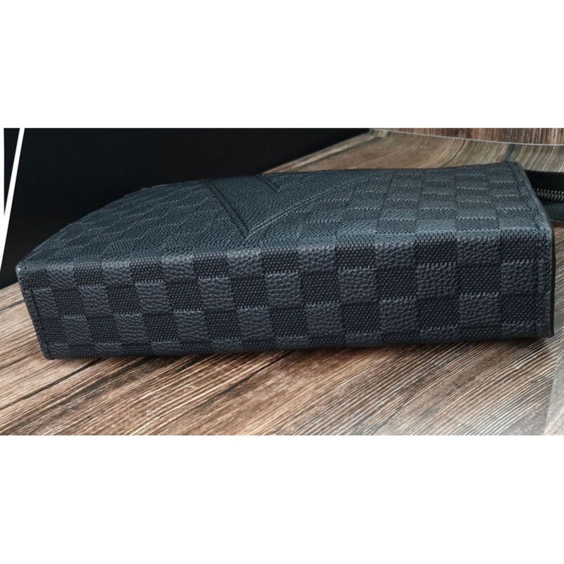 Handheld schouder reliëf kleine vierkante sociale geest jonge man 2024 nieuwe zachte lederen crossbody platte tas, herentas_voghion.com