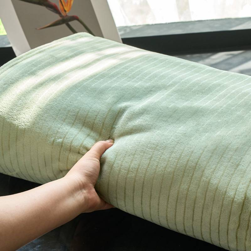 Solid Color Mink Fleece Blanket Ultra Soft Coral Fleece Throw Perfect For Kids Gifts Home Use Hypoallergenic Cozy_voghion.com