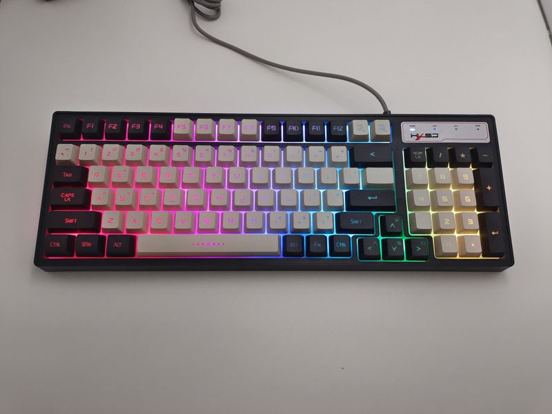 Tastiera da gioco cablata 2025 con 96 tasti, colore grigio bianco, retroilluminata RGB, per giochi_voghion.com