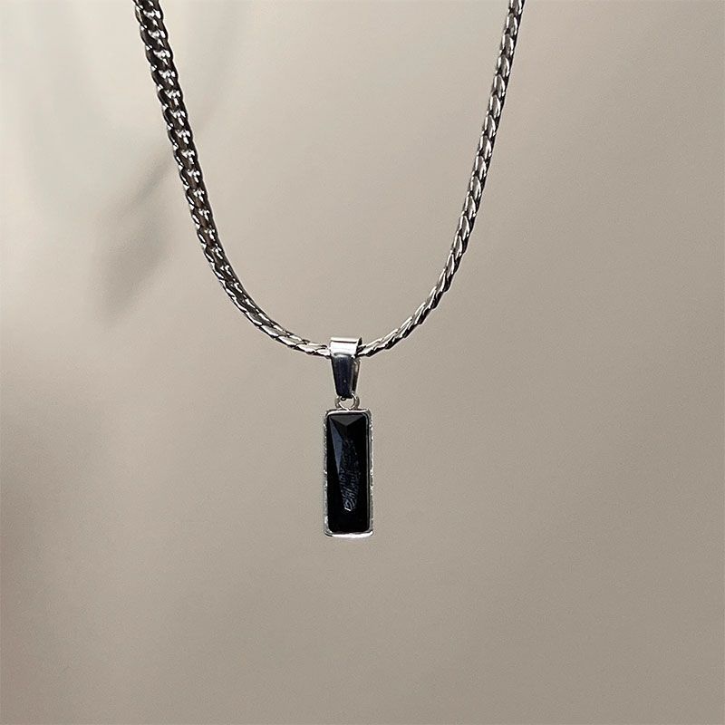 2025 New Black Simple Snake Bone Necklace Unisex Trendy Hip Hop Geometric Versatile Collarbone Sweater Chain Accessories_voghion.com